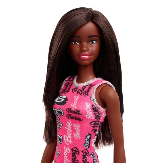 Barbie Poupée Mode Cheveux Noirs, Robe Rose à Logos, Chaussures